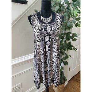 Sweet Juliet Women's White & Black Round Neck Sleeveless Knee Length Dress 1X